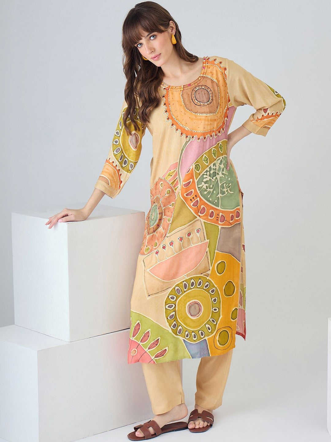 Women Printed Regular Kurta with Trousers