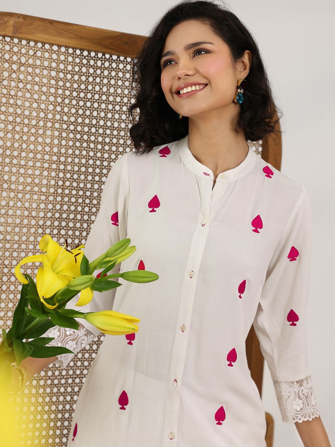 Women Ethnic Motifs Embroidered Regular Thread Work Kurta with Trousers