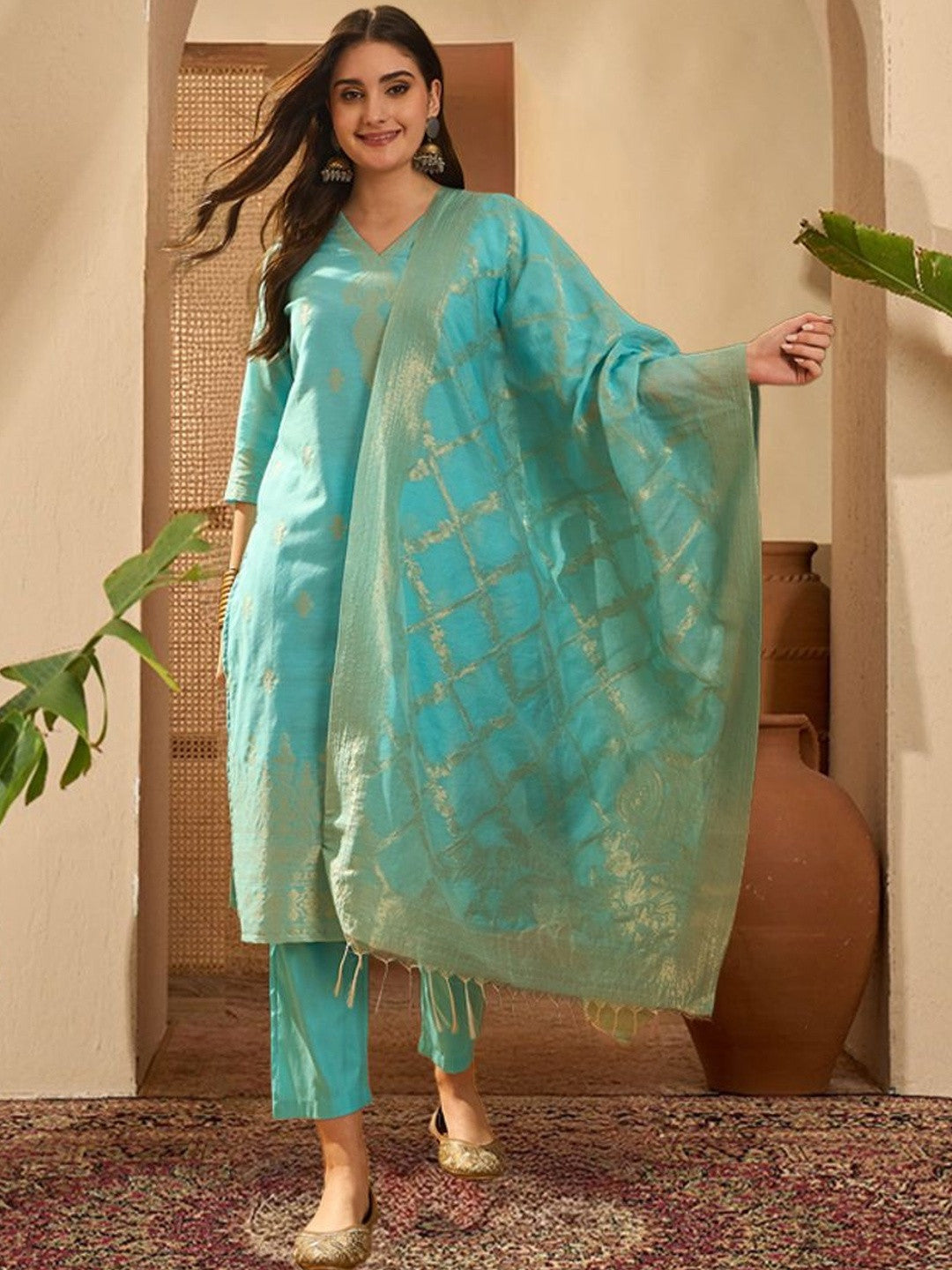 Women Festive Floral Gotta Patti Kurta Set With Trousers & Organza Dupatta