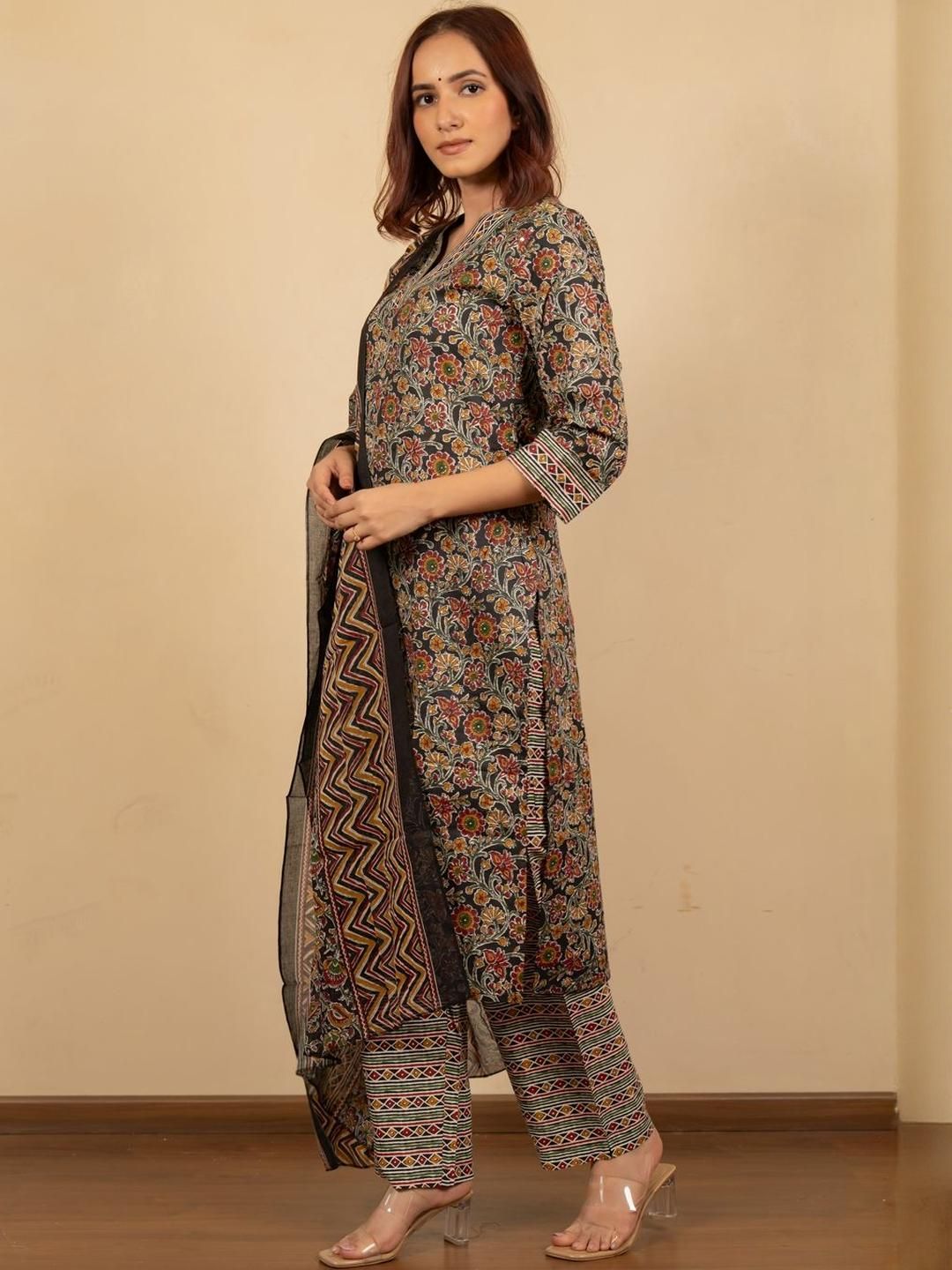 Dhiyona KL Women Black Pure Cotton Kurta Sets