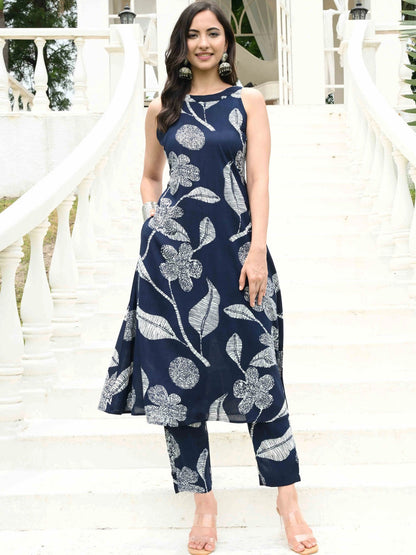 Women Floral Printed Regular Kurta with Trousers