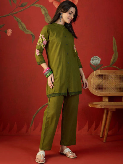 Women Floral Embroidered Regular Thread Work Pure Cotton Kurta with Trousers