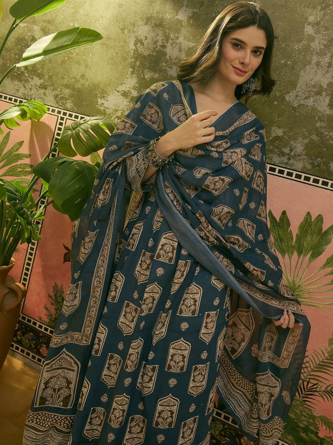 Printed Round Neck Kurta Trousers & Dupatta