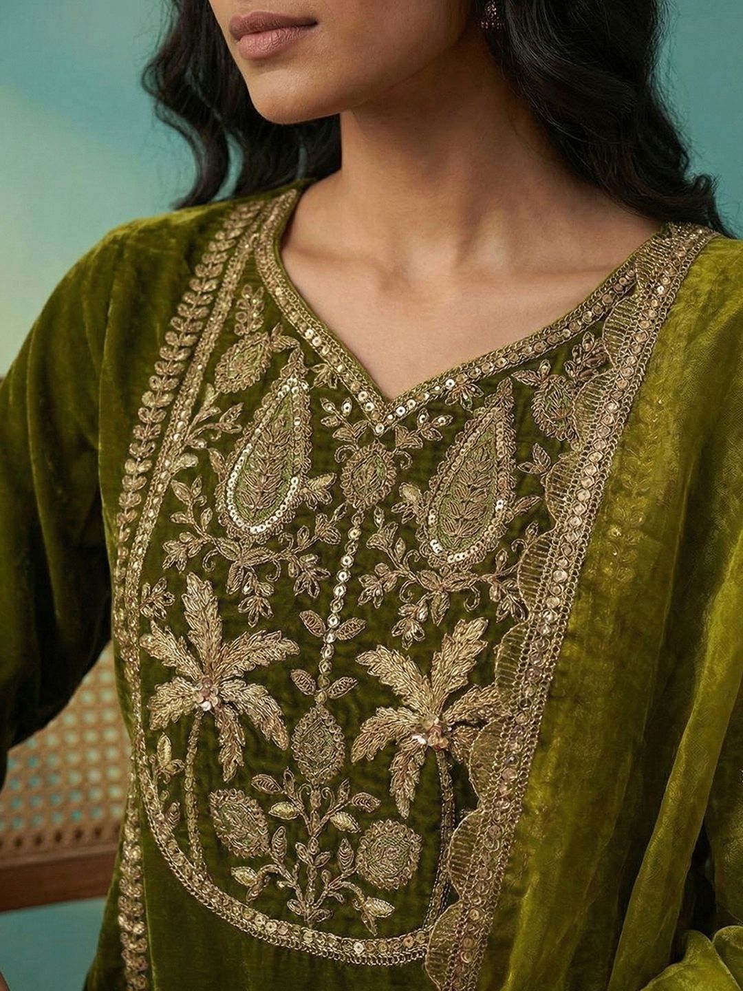 Dhiyona CH Women Ethnic Motifs Embroidered Regular Thread Work Velvet Kurta with Trousers & With Dupatta