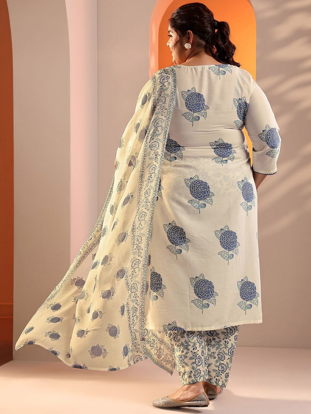 Dhiyona Women's Plus Size Floral Printed Kurta with Trousers & Dupatta