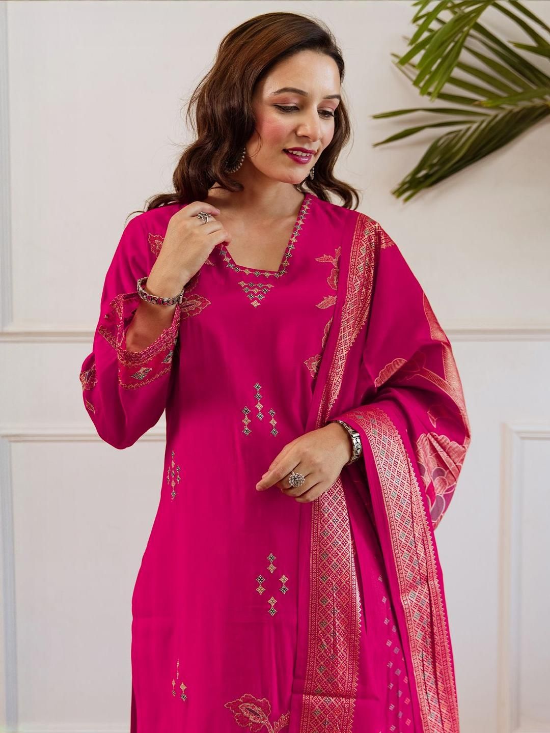Women Floral Embroidered Thread Work Kurta with Palazzos & Dupatta