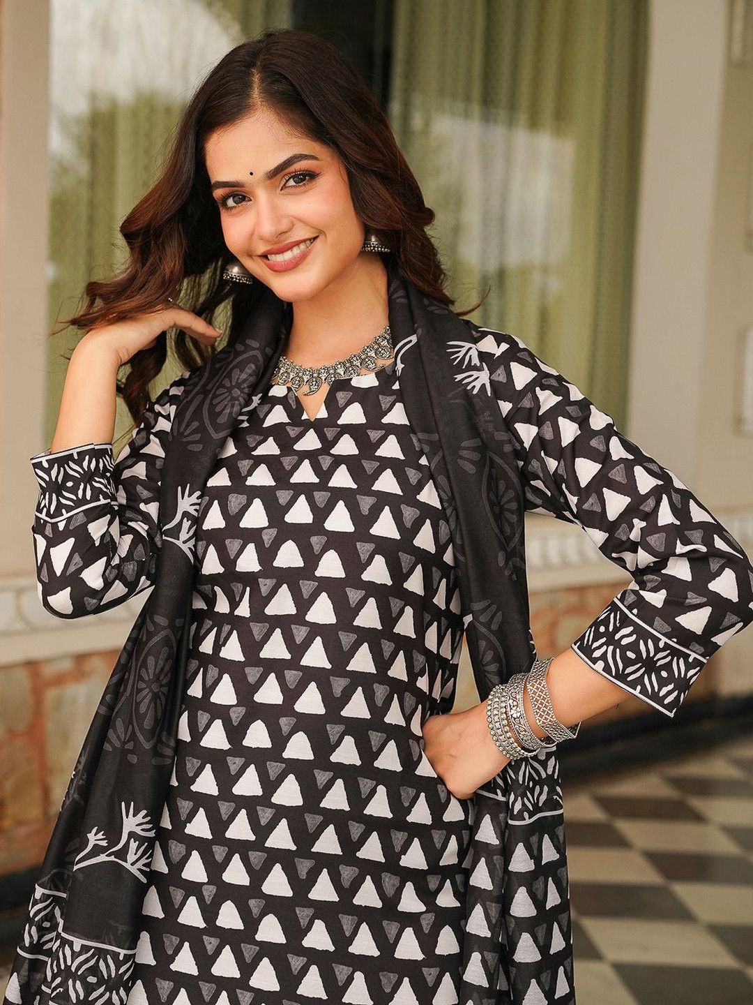 Dhiyona KL Printed Regular Kurta With Trousers & Dupatta