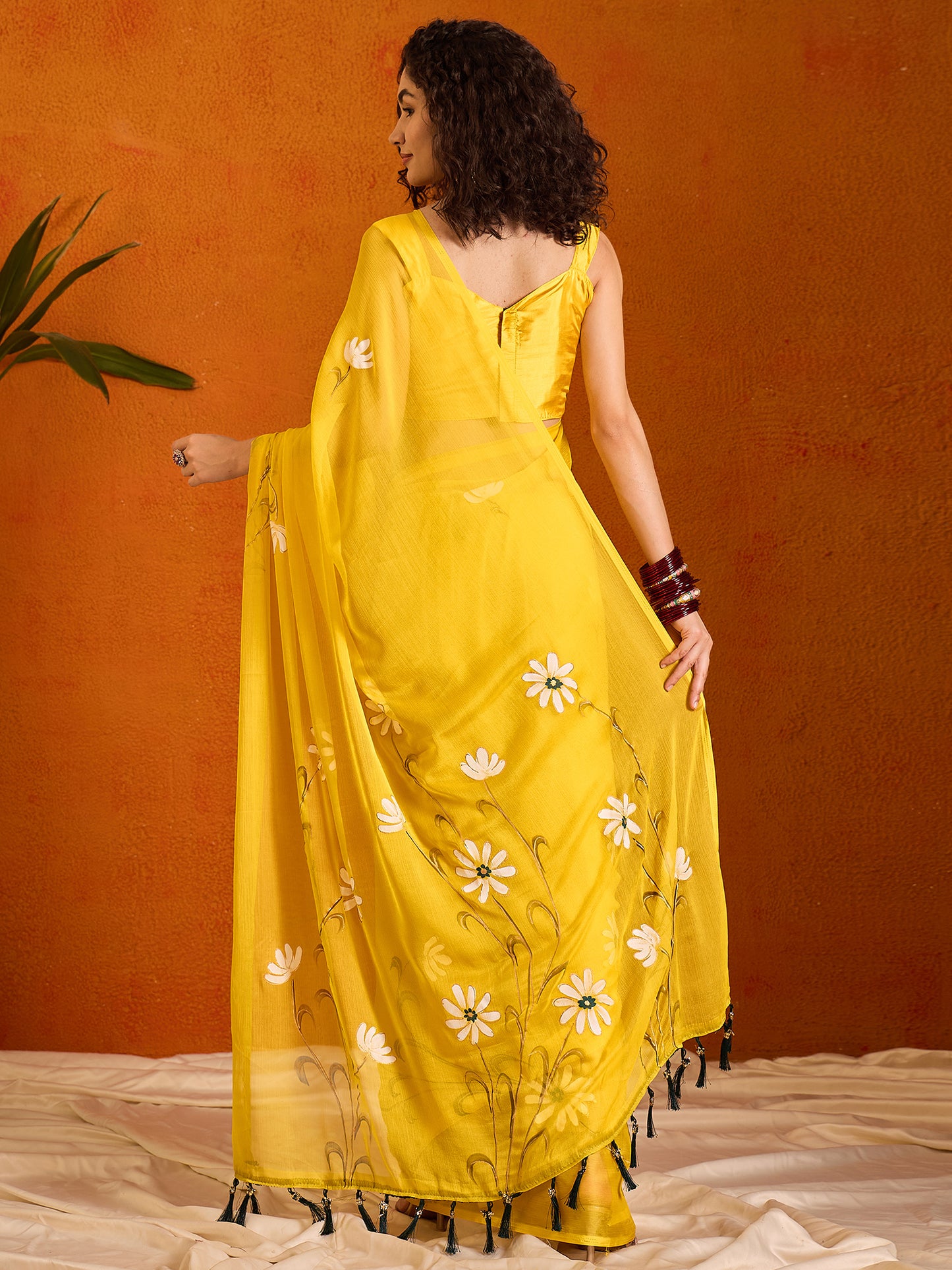 Women's Chiffon Yellow Printed Designer Saree With Blouse Piece