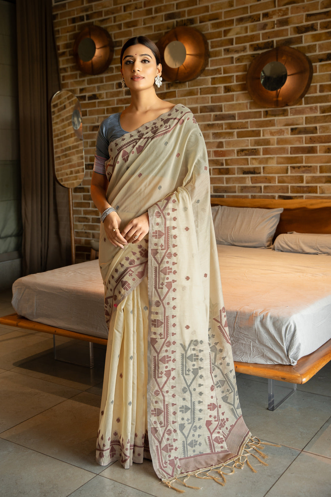 Dhiyona GR Women's Pankti Harbor Grey Cotton Jamdani Saree