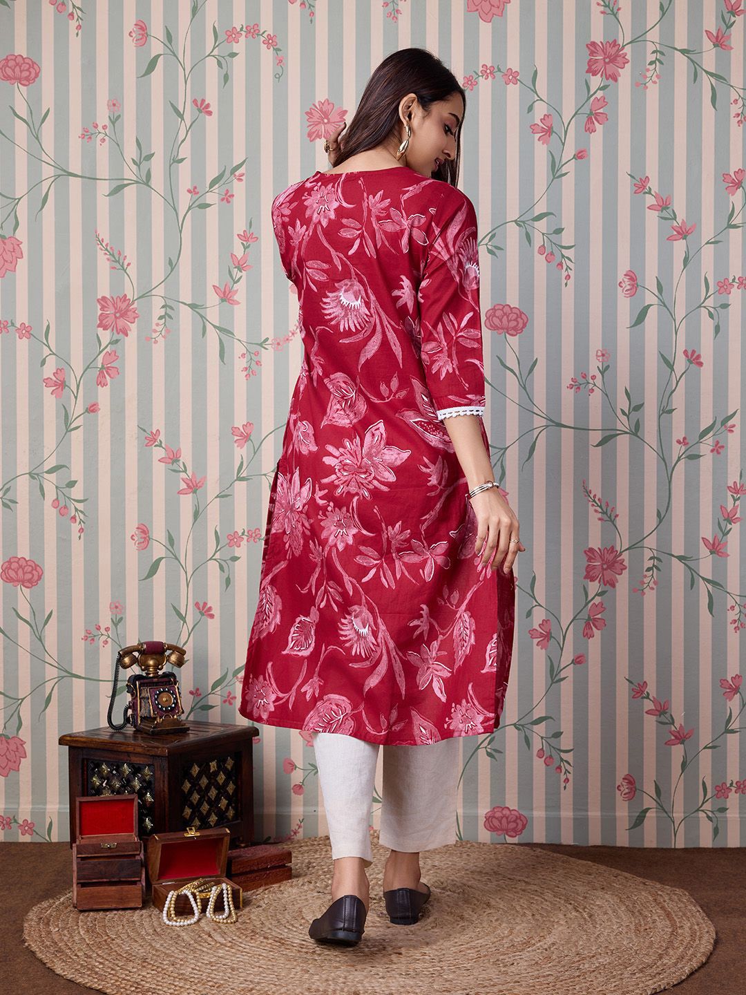 Dhiyona OD  Floral Printed Pure Cotton Straight Kurta