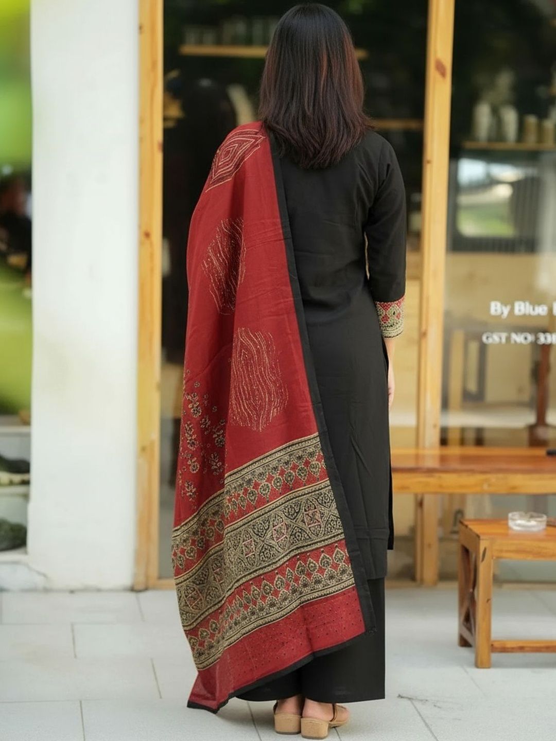 Dhiyona KL Women Ethnic Motifs Embroidered Regular Kurta & Palazzos With Dupatta