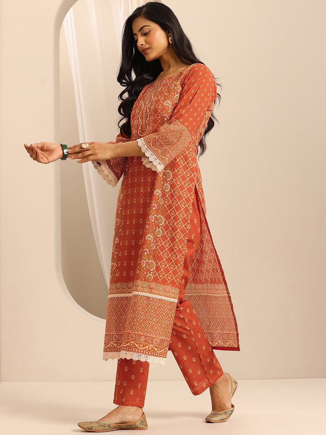Floral Printed Regular Kurta With Trousers & Dupatta