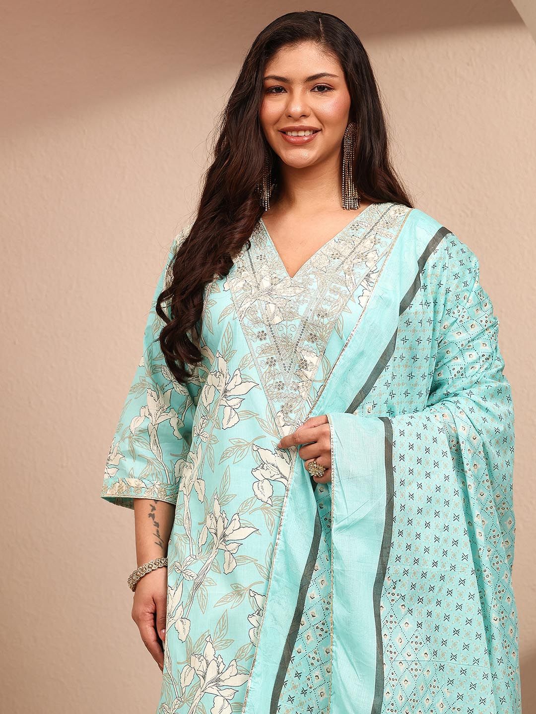 Dhiyona Women's Plus Size Floral Printed Regular Kurta with Trousers & With Dupatta