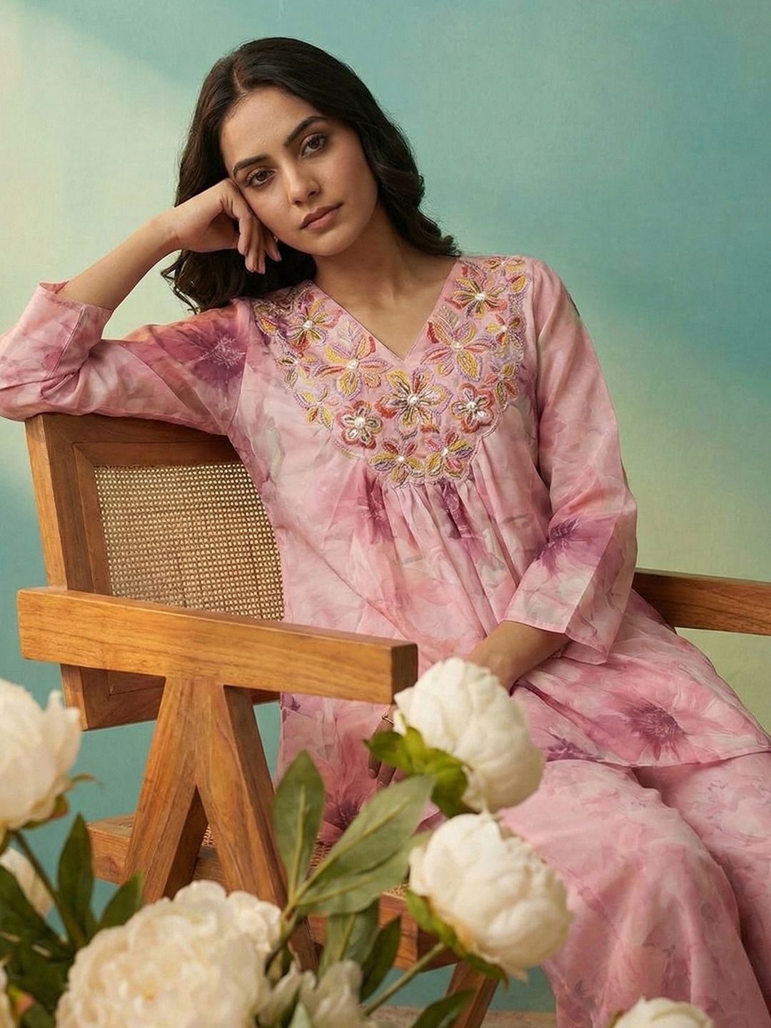 Dhiyona CH Women Floral Printed Empire Thread Work Kurta with Palazzos