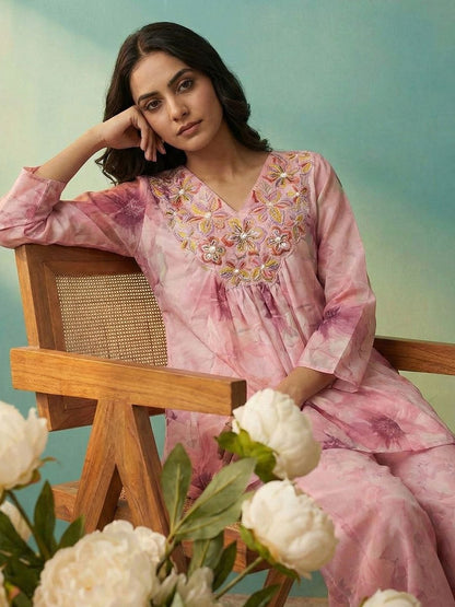 Dhiyona CH Women Floral Printed Empire Thread Work Kurta with Palazzos
