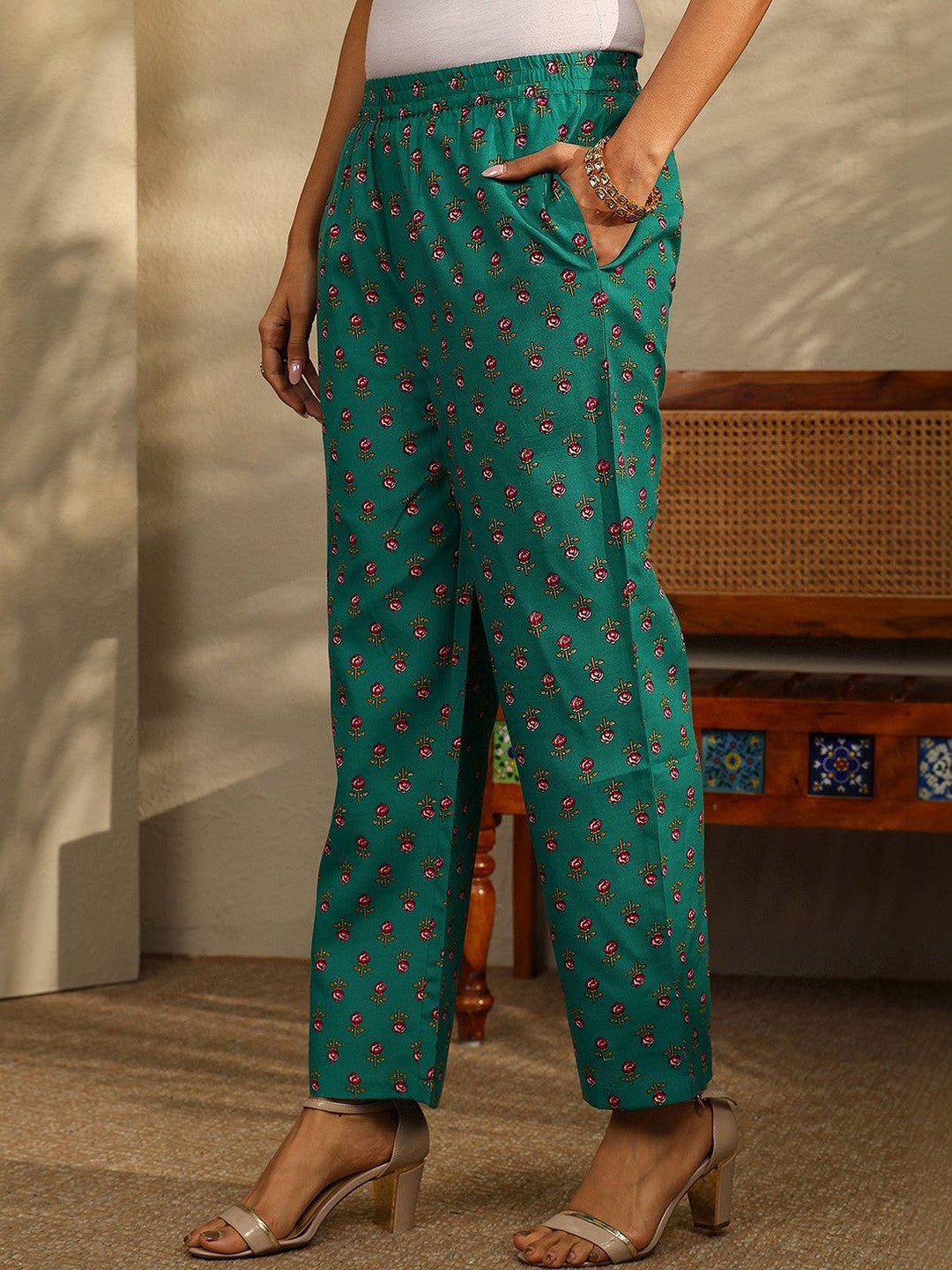 Women Ethnic Motifs Printed Regular Kurta with Trousers & With Dupatta