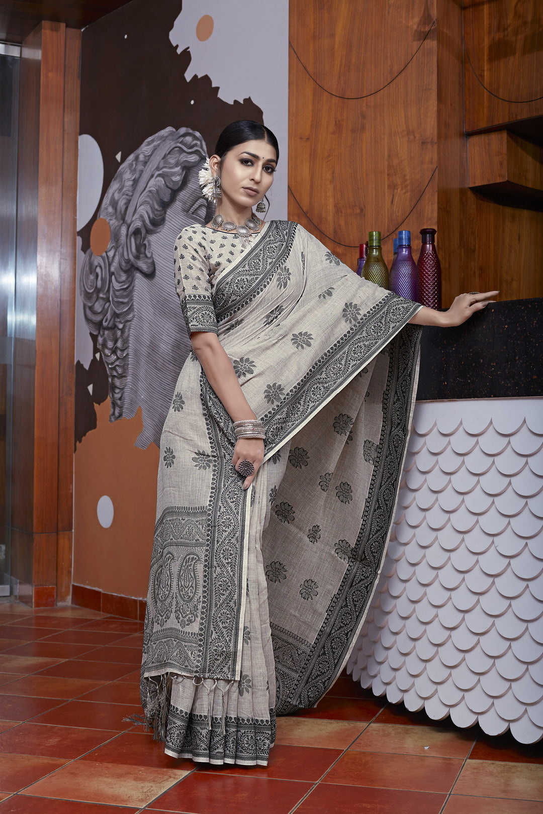 Dhiyona GR Women's Pihu Pele Grey Ethnic Motif Cotton Linen Saree