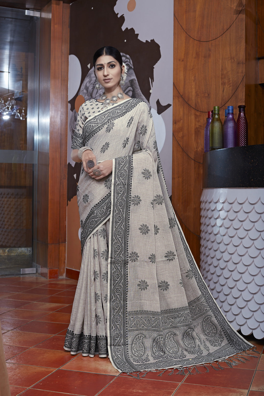 Dhiyona GR Women's Pihu Pele Grey Ethnic Motif Cotton Linen Saree