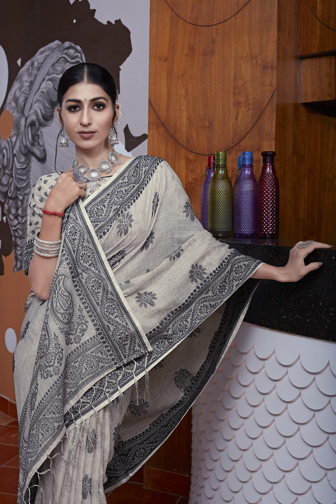 Dhiyona GR Women's Pihu Pele Grey Ethnic Motif Cotton Linen Saree