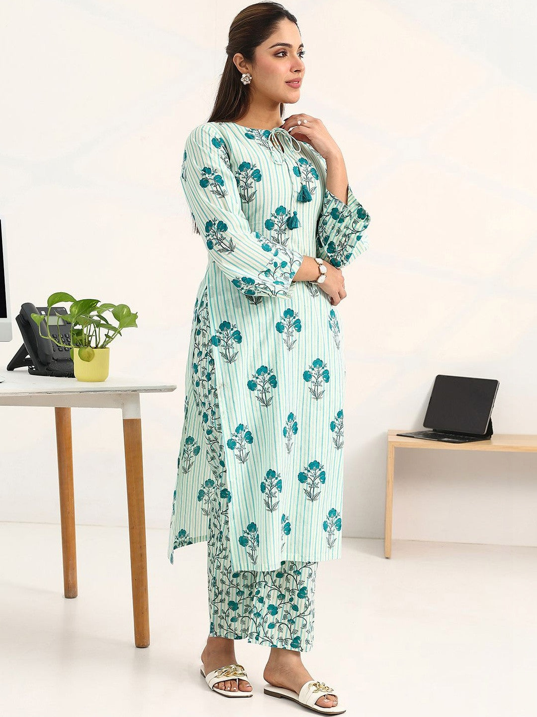 Women Printed Regular Cotton Blend Kurta with Trousers