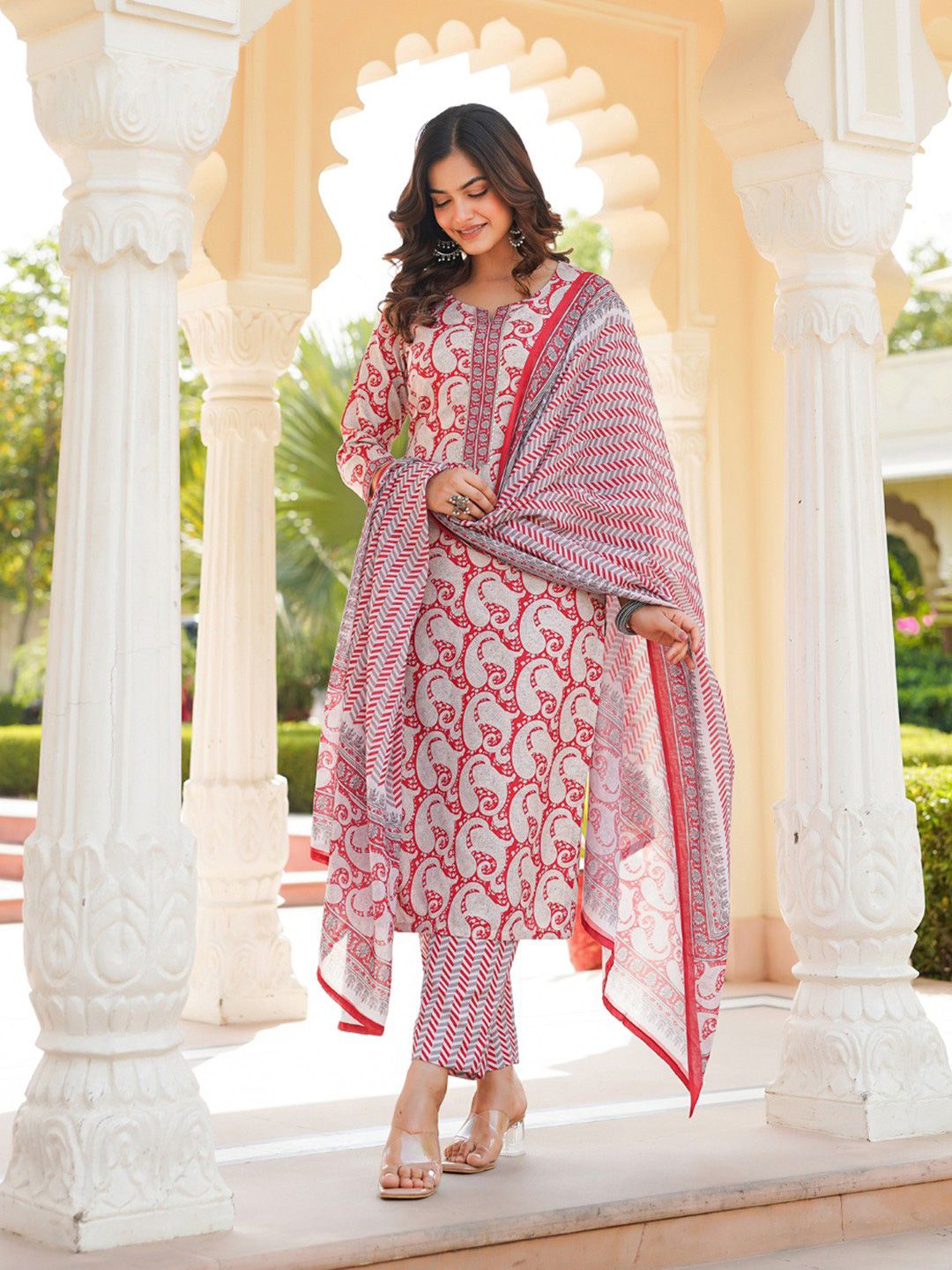 Dhiyona KL Women Paisley Printed Regular Kurta with Trousers & Dupatta
