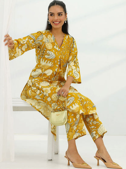 Women Floral Printed Regular Kurta with Trousers