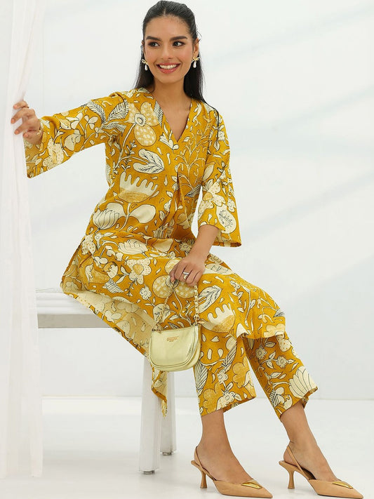 Women Floral Printed Regular Kurta with Trousers
