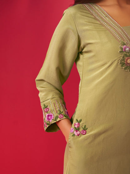 Dhiyona IE Embroidered V-Neck Top With Trousers Co-Ords