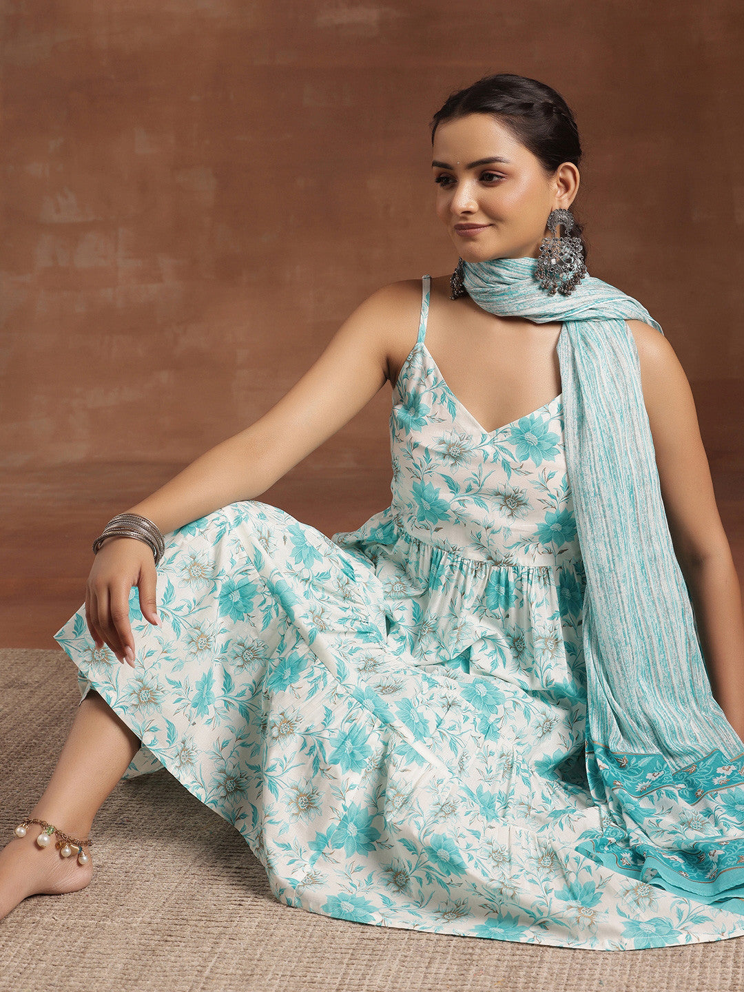 Women Floral Printed Tiered Kurti with Trousers & With Dupatta