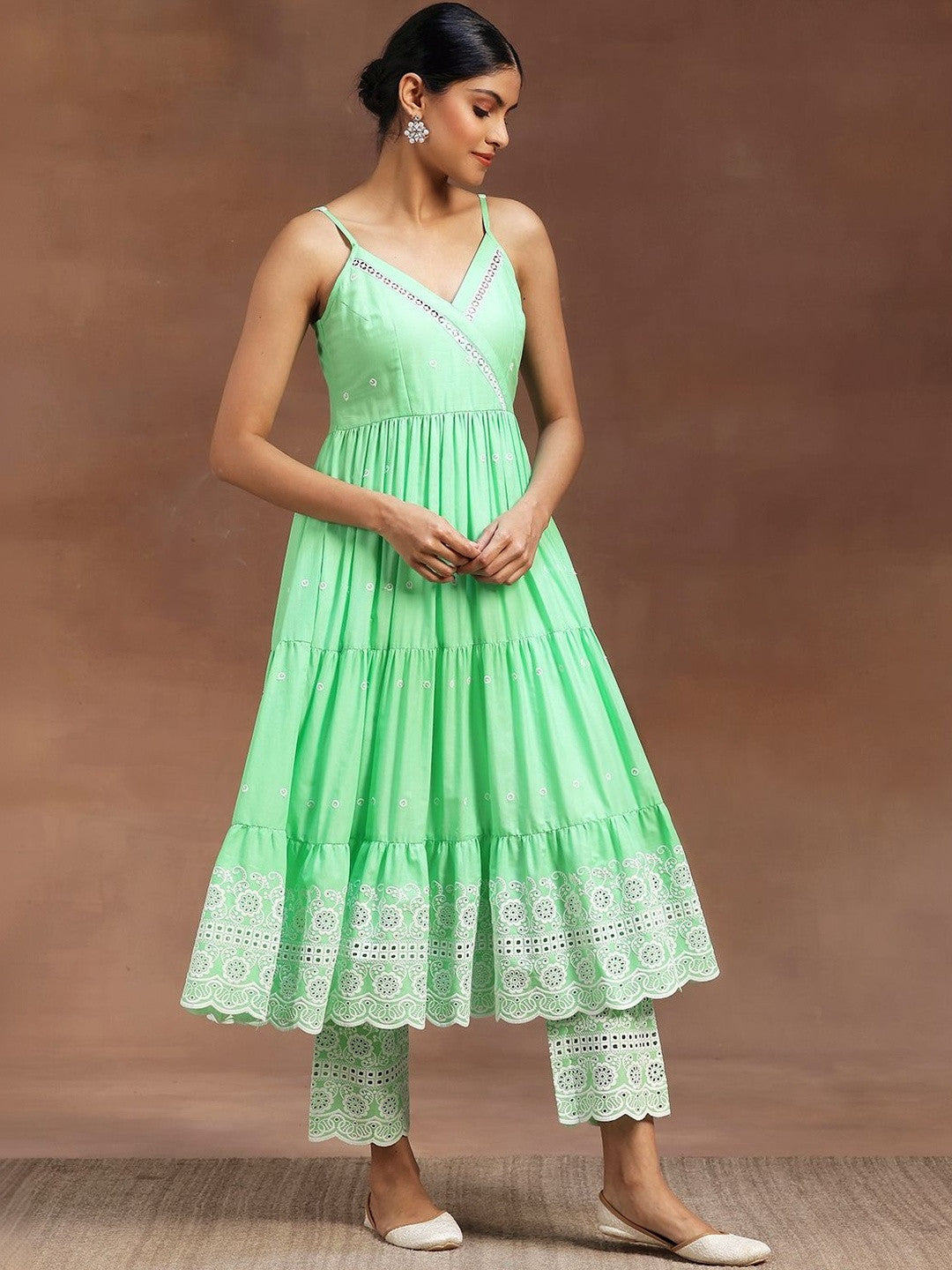 Women Floral Embroidered Tiered Thread Work Kurta with Trousers