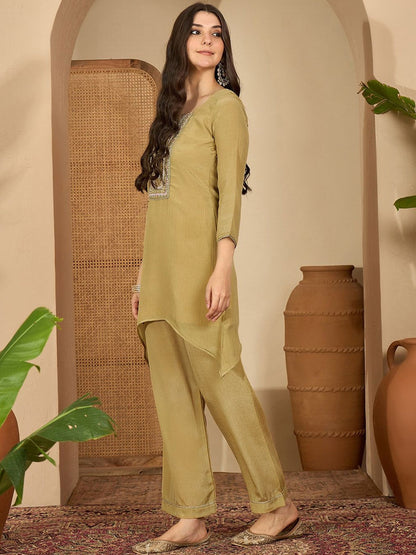 Ethnic Motifs Embroidered Thread Work A-Line Kurta with Trouser