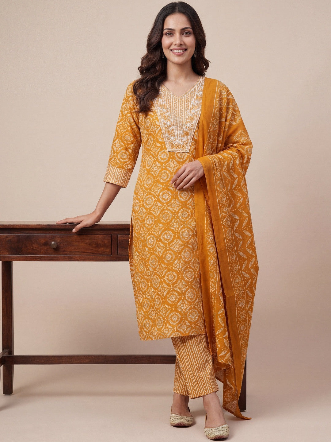Women Ethnic Motifs Printed Regular Kurta with Trousers & With Dupatta