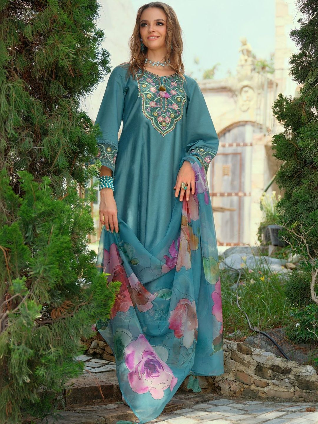 Dhiyona IE Women Floral Embroidered Regular Thread Work Liva Kurta with Trousers & With Dupatta