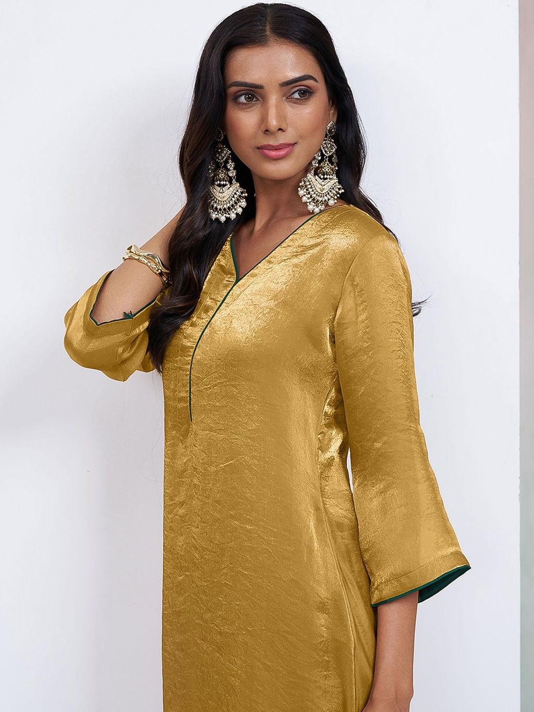 Dhiyona CH V-Neck A-Line Kurta With Trouser