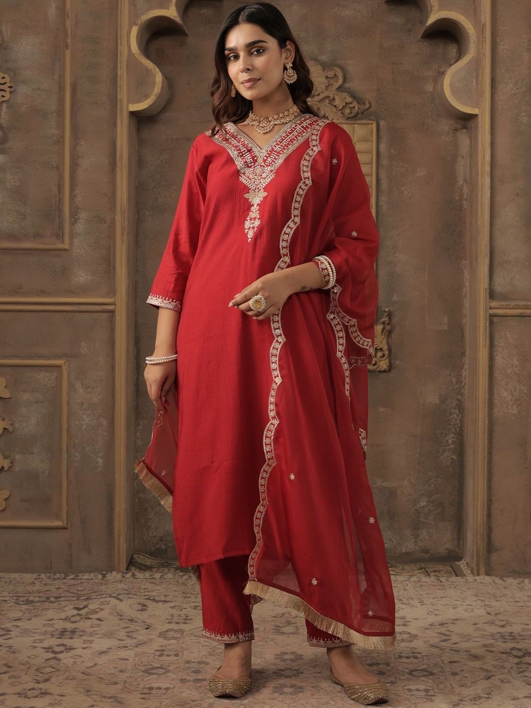 Dhiyona IE Ethnic Motifs Embroidered V-Neck Straight Kurta With Trousers & Dupatta
