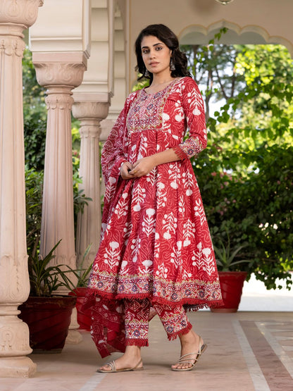 Dhiyona KL Women Floral Printed Regular Pure Cotton Kurta with Palazzos & With Dupatta