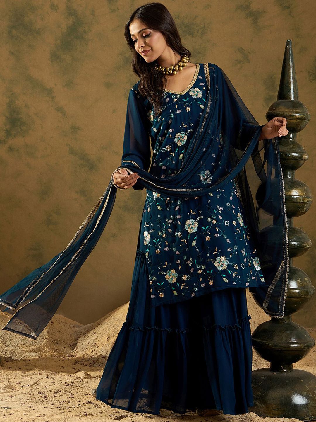 Dhiyona IE Floral Embroidered Thread Work Regular Sleeves V-Neck Georgette Kurta Set