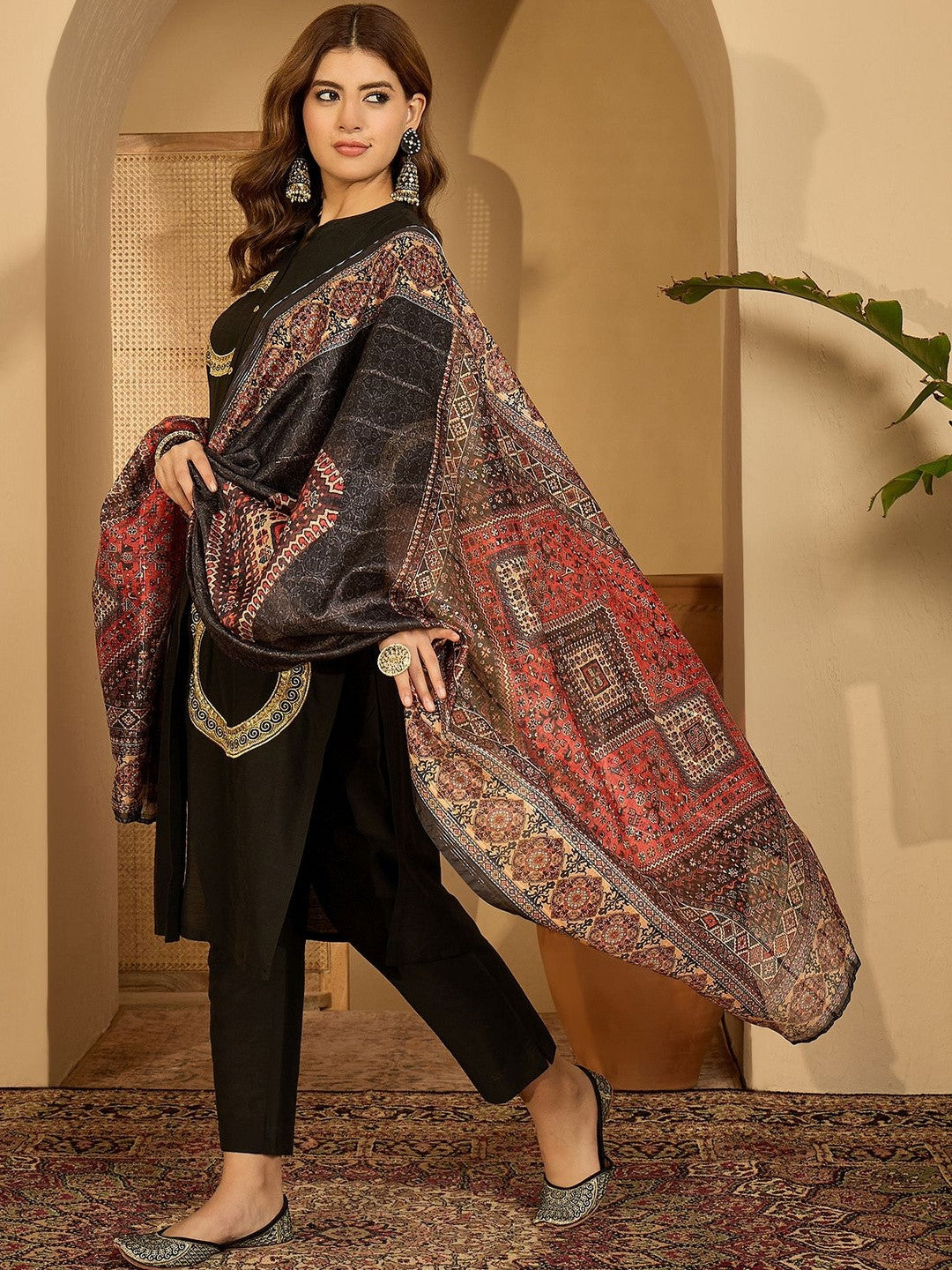 Women Black Embroidered Kurta Sets With Dupatta
