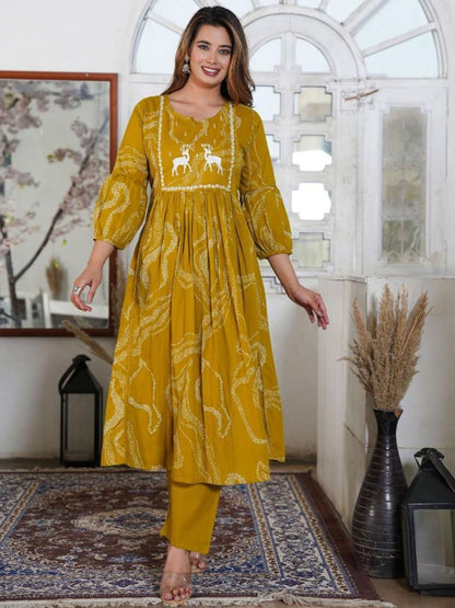 Dhiyona KL Abstract Printed Notch Neck Thread Work Pure Cotton Kurta With Trousers & Dupatta