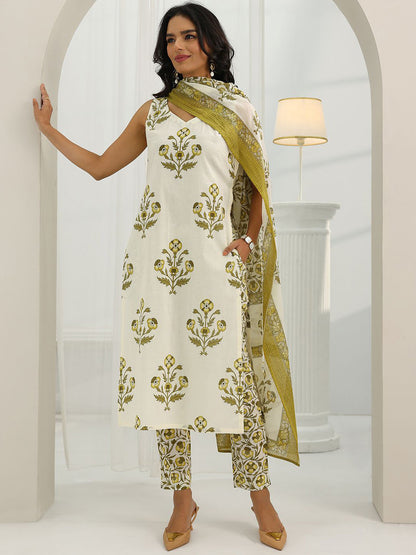 Women Floral Printed Kurta with Trousers & Dupatta