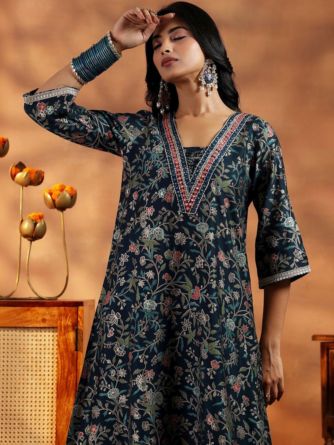 Women Floral Printed Regular Thread Work Kurta with Harem Pants & With Dupatta