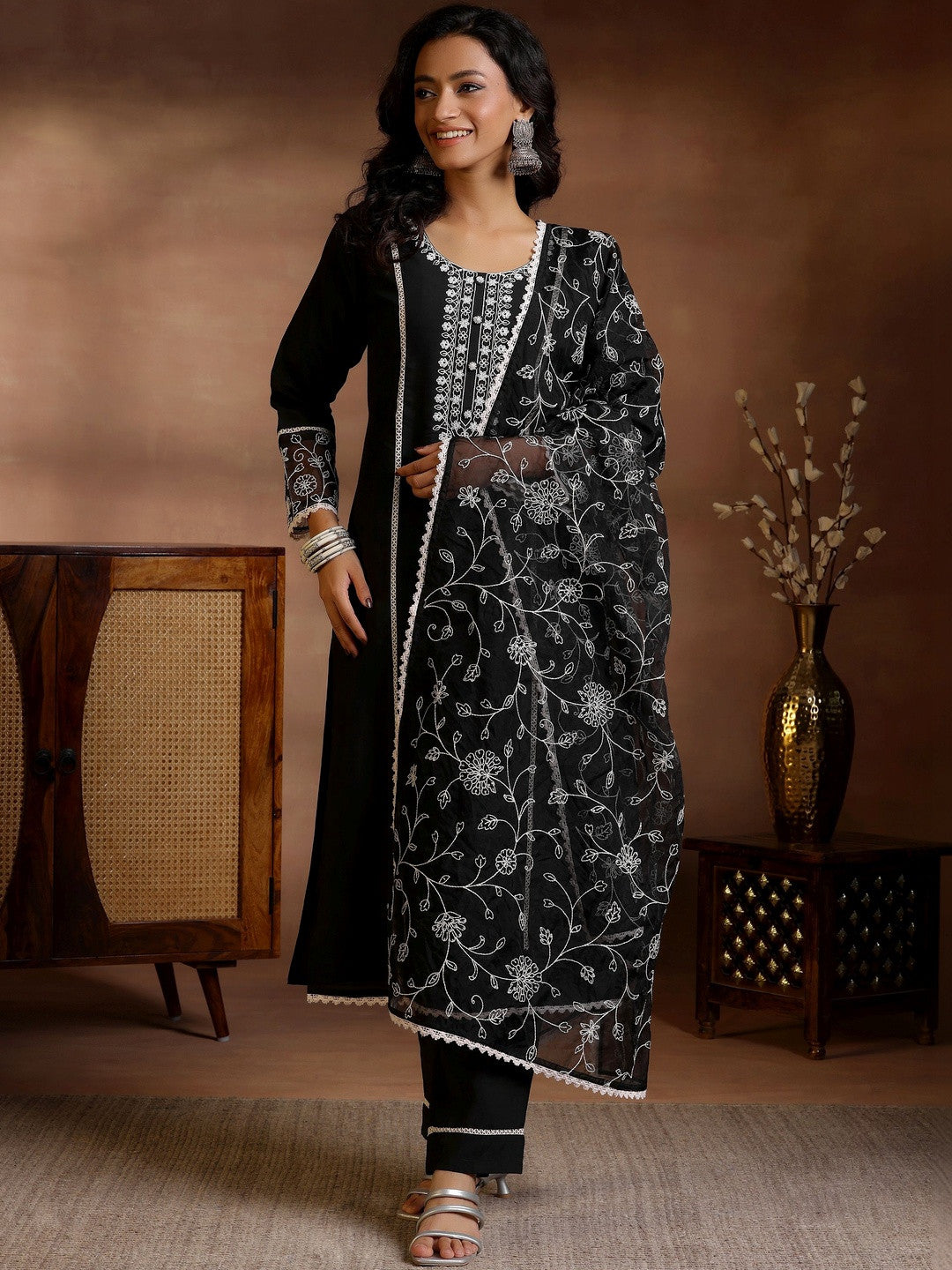 Women Ethnic Motifs Embroidered Regular Thread Work Kurta with Trousers & With Dupatta