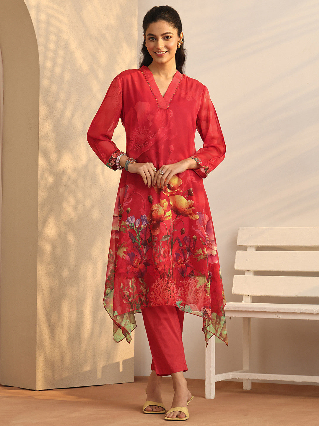 Women Floral Printed Regular Kurta with Trousers