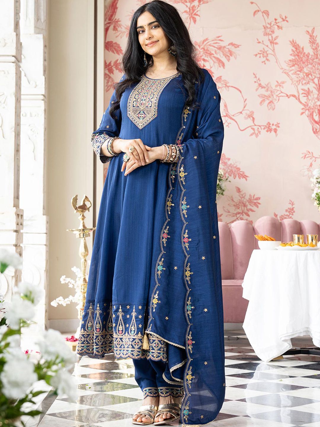Dhiyona CH Women Floral Embroidered Zari Regular Kurta with Trousers & With Dupatta