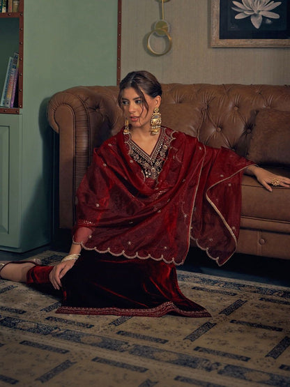 Dhiyona CH Women Ethnic Motifs Embroidered Regular Velvet Kurta with Trousers & With Dupatta