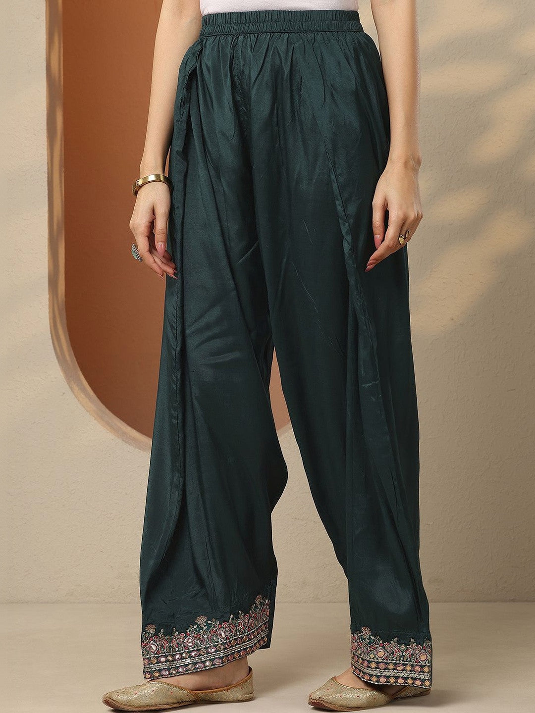 Women Floral Printed Regular Thread Work Kurta with Palazzos & With Dupatta