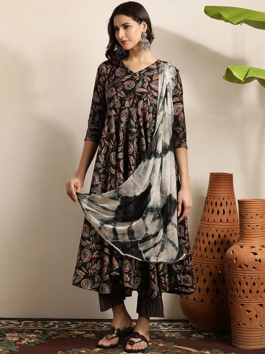 Women Floral Printed Panelled Sequinned Chanderi Cotton Kurta Set