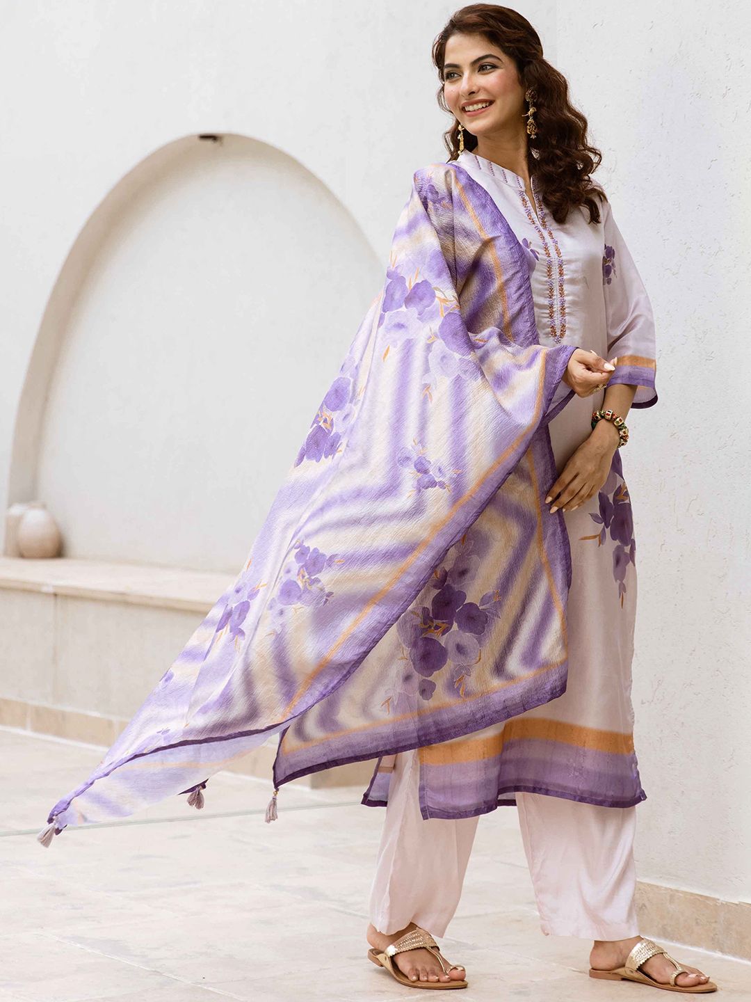 Dhiyona KL Women Floral Printed Kantha Work Chanderi Cotton Kurta with Palazzos & With Dupatta