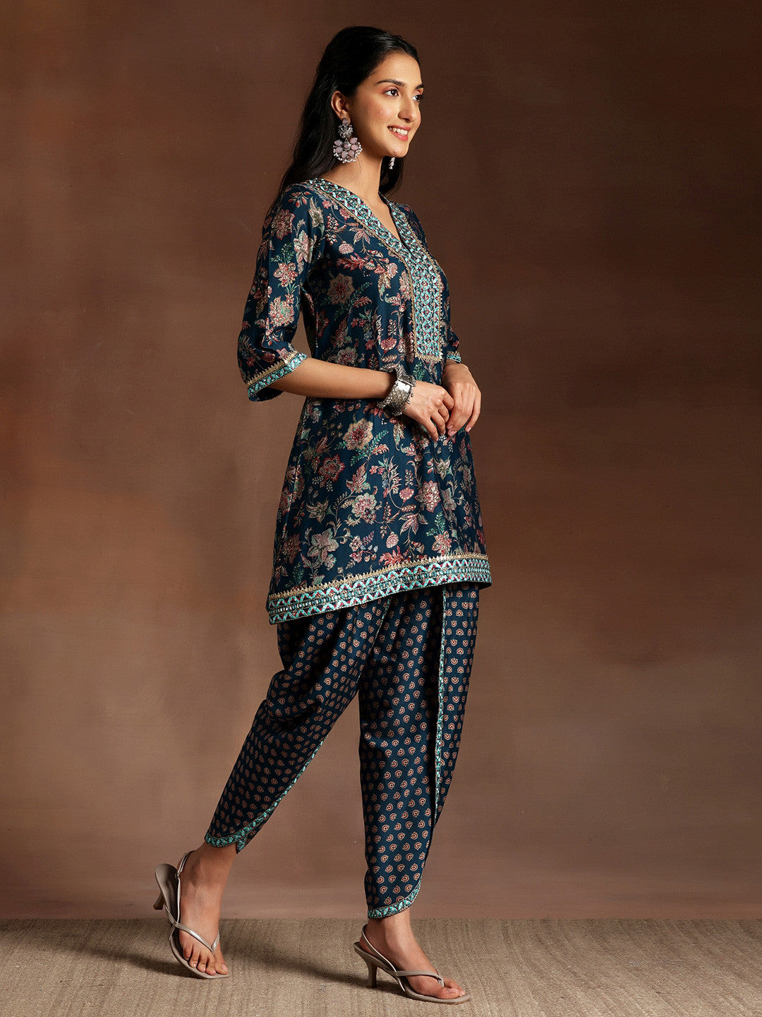 Women Floral Printed Regular Thread Work Kurti with Dhoti Pants & With Dupatta