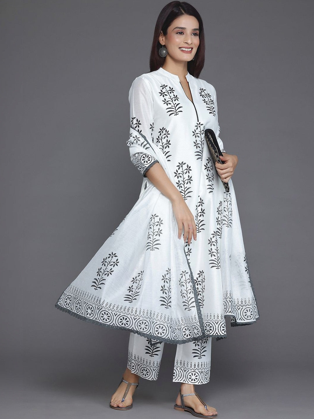 Women Floral Printed Regular Kurta with Trousers & With Dupatta